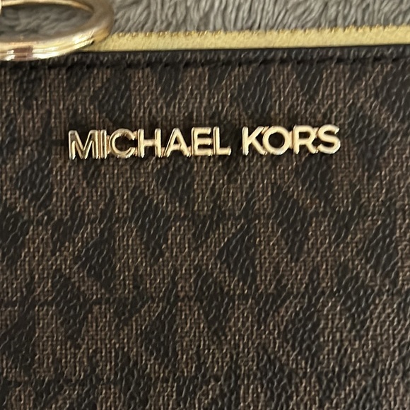 michael kors little wallet - Picture 7 of 7